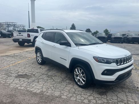 Used 2023 Jeep Compass Latitude AWD/4WD image 4
