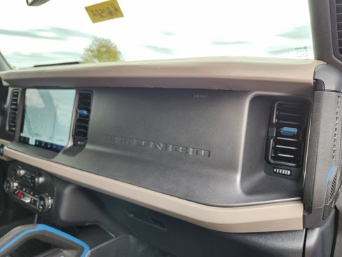 Used 2024 Ford Bronco Wildtrak image 17