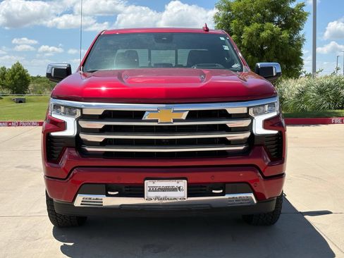 Used 2025 Chevrolet Silverado 1500 High Country w/ Technology Package AWD/4WD image 2