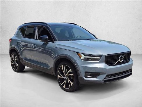 Used 2022 Volvo XC40 T5 R-Design w/ Advanced Package AWD/4WD image 3