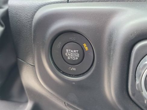 Used 2023 Jeep Gladiator Overland w/ LED Lighting Group AWD/4WD image 32