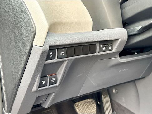 Used 2024 Toyota Sienna LE image 10