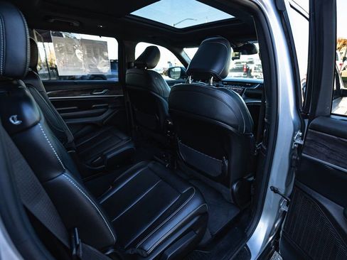 Used 2024 Jeep Grand Cherokee L Limited w/ Luxury Tech Group II image 38