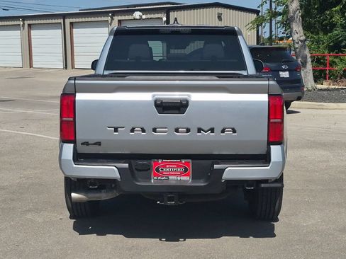 Certified 2025 Toyota Tacoma SR5 AWD/4WD image 4