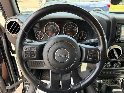 Used 2017 Jeep Wrangler Sahara AWD/4WD image 13
