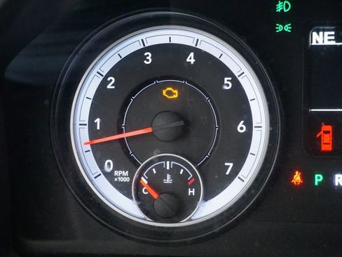 Used 2015 RAM 1500 Express image 32