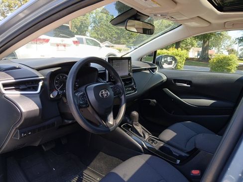 Used 2020 Toyota Corolla LE w/ LE Premium Package FWD image 17