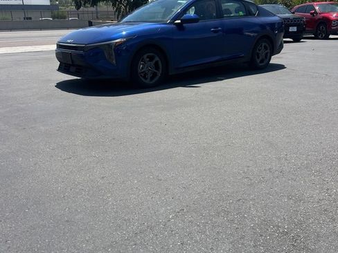 Used 2025 Kia K4 FWD image 1