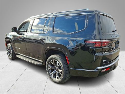 Used 2024 Jeep Wagoneer Series III image 6