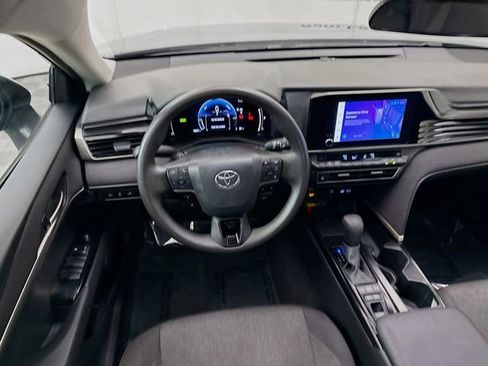 Used 2025 Toyota Camry LE image 21