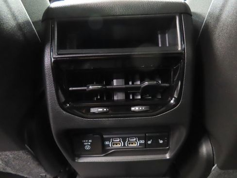 Used 2025 Jeep Grand Cherokee Limited w/ Luxury Tech Group II AWD/4WD image 14