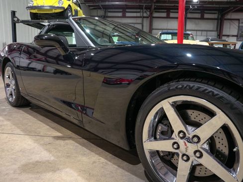 Used 2007 Chevrolet Corvette Coupe w/ Performance Package RWD image 26