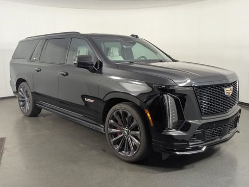 Used 2025 Cadillac Escalade ESV V AWD/4WD image 2