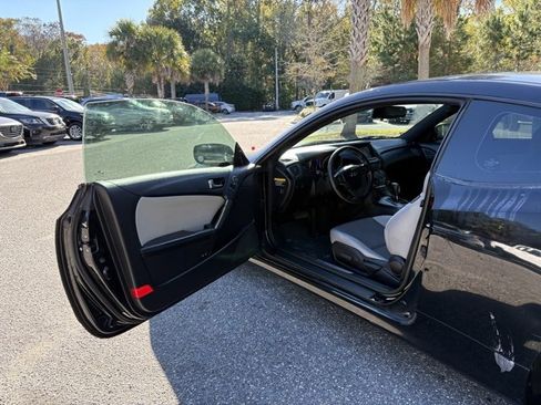 Used 2014 Hyundai Genesis 2.0T image 9