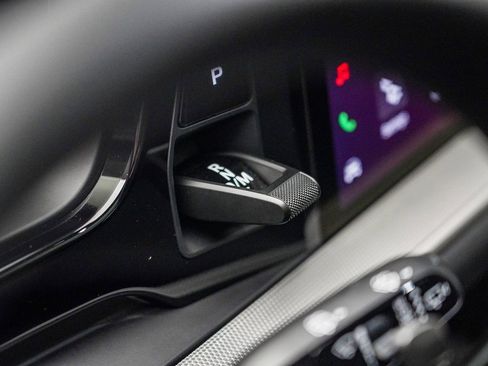 Certified 2025 Porsche Cayenne image 24