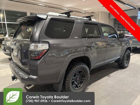 Used 2018 Toyota 4Runner SR5 Premium image 8