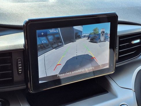 Used 2022 Ford Explorer XLT image 16