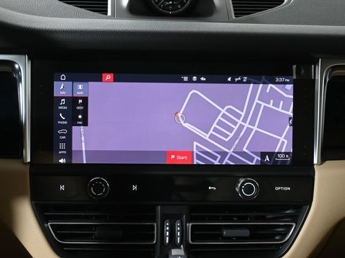 Used 2023 Porsche Macan AWD/4WD image 23