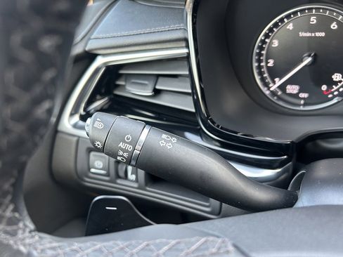 Used 2025 Cadillac XT6 Luxury image 54