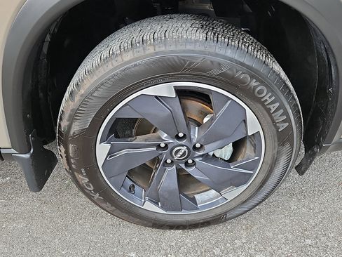 Certified 2024 Nissan Rogue SV w/ SV Premium Package image 8