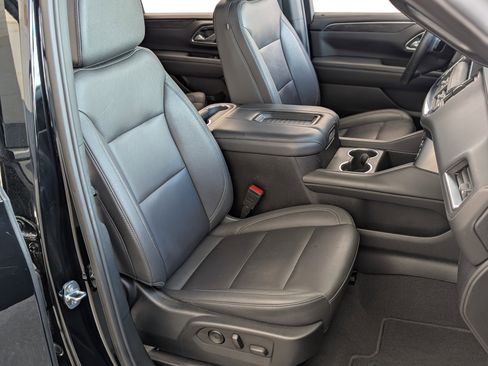 Used 2024 Chevrolet Suburban LT w/ Luxury Package image 22