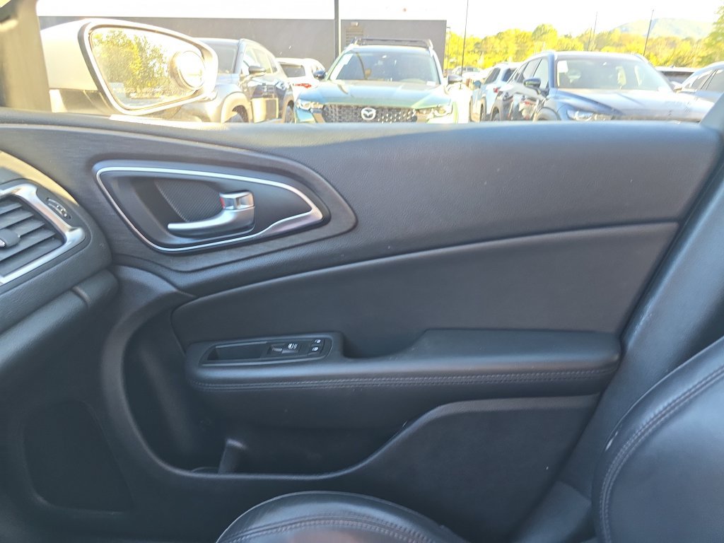 Used 2017 Chrysler 200 Limited Platinum FWD image 23