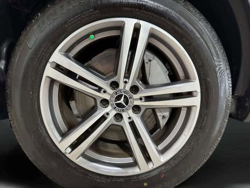 Used 2021 Mercedes-Benz GLC 300 4MATIC w/ Premium Package image 32