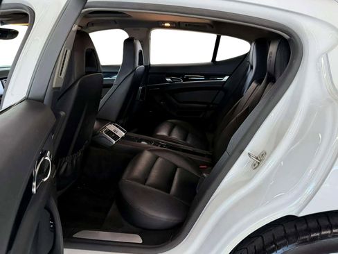 Used 2016 Porsche Panamera image 16