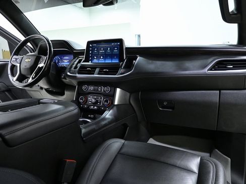 Used 2022 Chevrolet Suburban LT w/ Luxury Package image 14