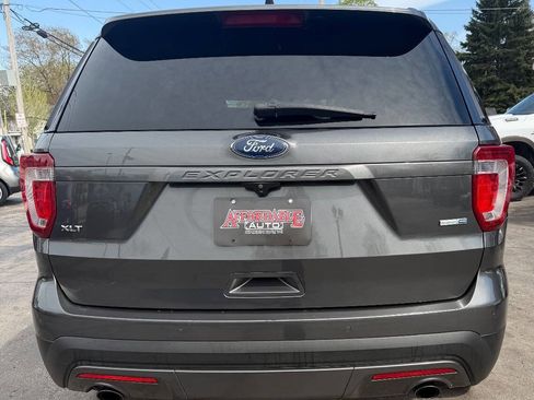 Used 2017 Ford Explorer XLT w/ Equipment Group 202A AWD/4WD image 18