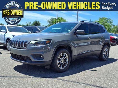Used 2019 Jeep Cherokee Latitude Plus w/ Cold Weather Group AWD/4WD image 1