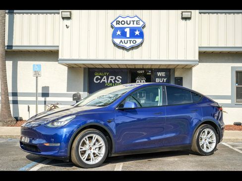 Used 2021 Tesla Model Y Long Range AWD/4WD image 1