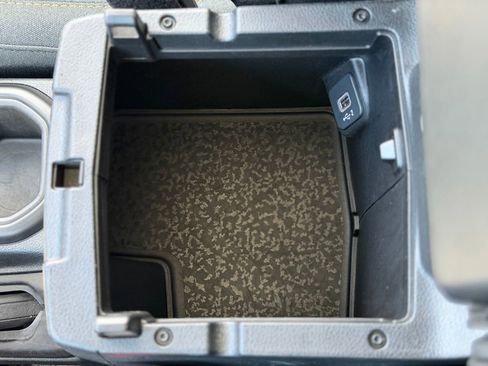 Used 2024 Jeep Wrangler Unlimited Sahara AWD/4WD image 18