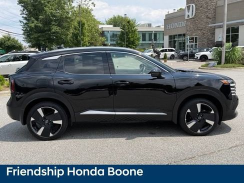 Used 2025 Nissan Kicks SR AWD/4WD image 4