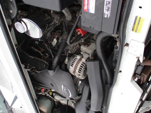 Used 2004 HUMMER H2 w/ Preferred Equipment Group image 8