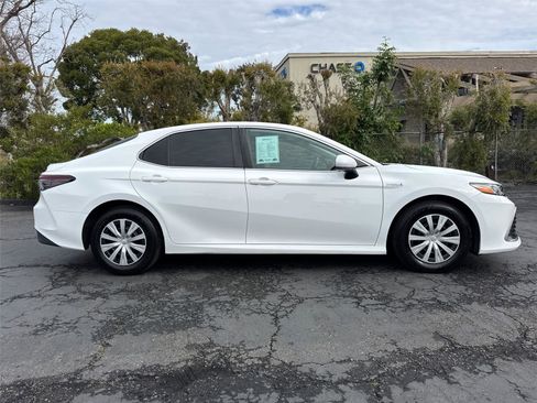 Used 2021 Toyota Camry LE image 7