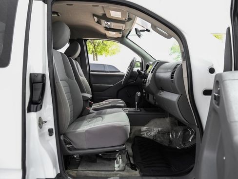 Used 2018 Nissan Frontier S RWD image 34
