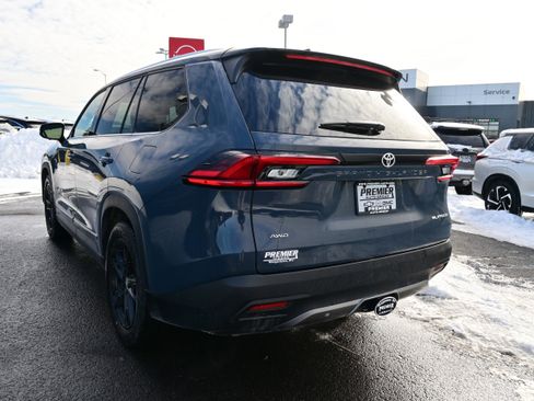 Used 2025 Toyota Grand Highlander AWD image 8