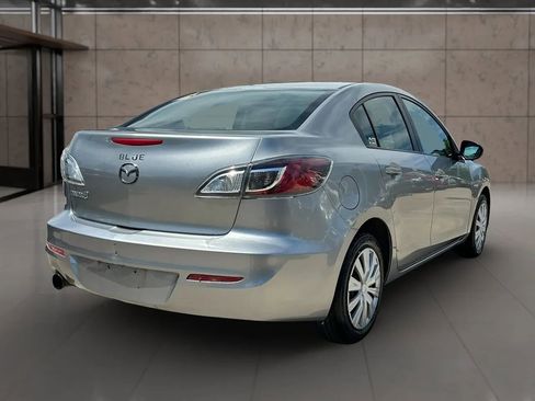 Used 2013 MAZDA MAZDA3 i SV w/ Convenience Pkg image 2