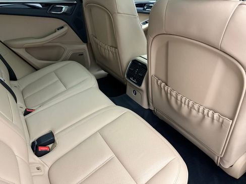 Used 2025 Porsche Macan image 35