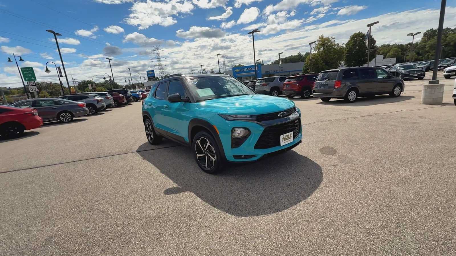 Used 2021 Chevrolet TrailBlazer RS w/ Sun and Liftgate Package AWD/4WD image 2