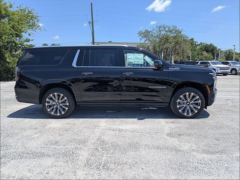 New 2026 Chevrolet Suburban High Country AWD/4WD image 3