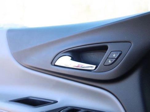 Used 2018 Chevrolet Equinox Premier image 23