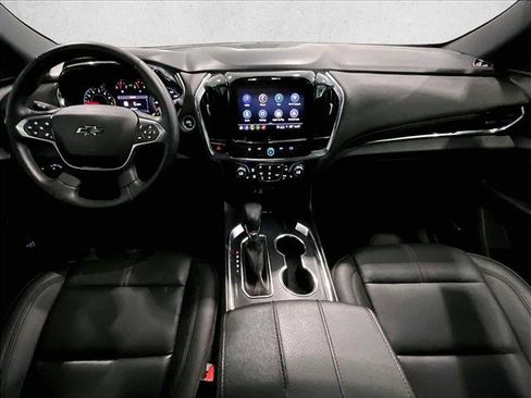 Used 2023 Chevrolet Traverse RS FWD image 16