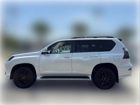 Used 2023 Lexus GX 460 w/ Black Line Special Edition image 4
