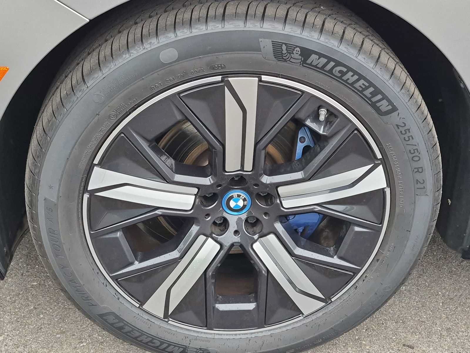 Used 2023 BMW iX xDrive50 w/ Premium Package AWD/4WD image 13