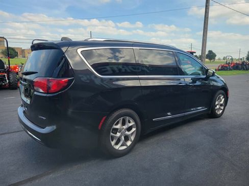Used 2019 Chrysler Pacifica Limited FWD image 9