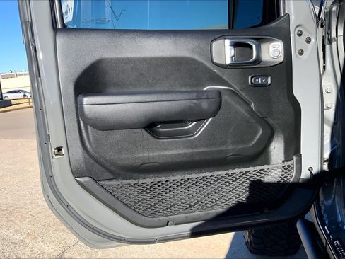 Used 2023 Jeep Gladiator Sport image 20