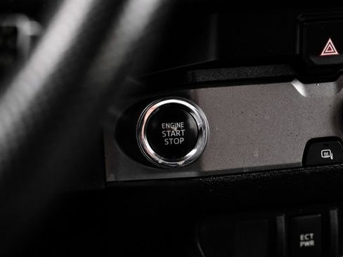 Used 2019 Toyota Tacoma TRD Off-Road image 17