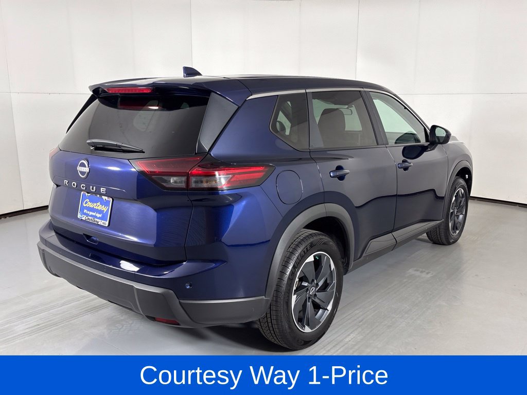 Used 2025 Nissan Rogue SV FWD image 11